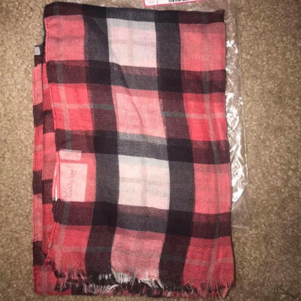 Avenue Scarf - Check Mate